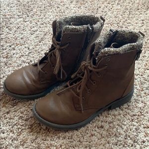 girl’s combat boots